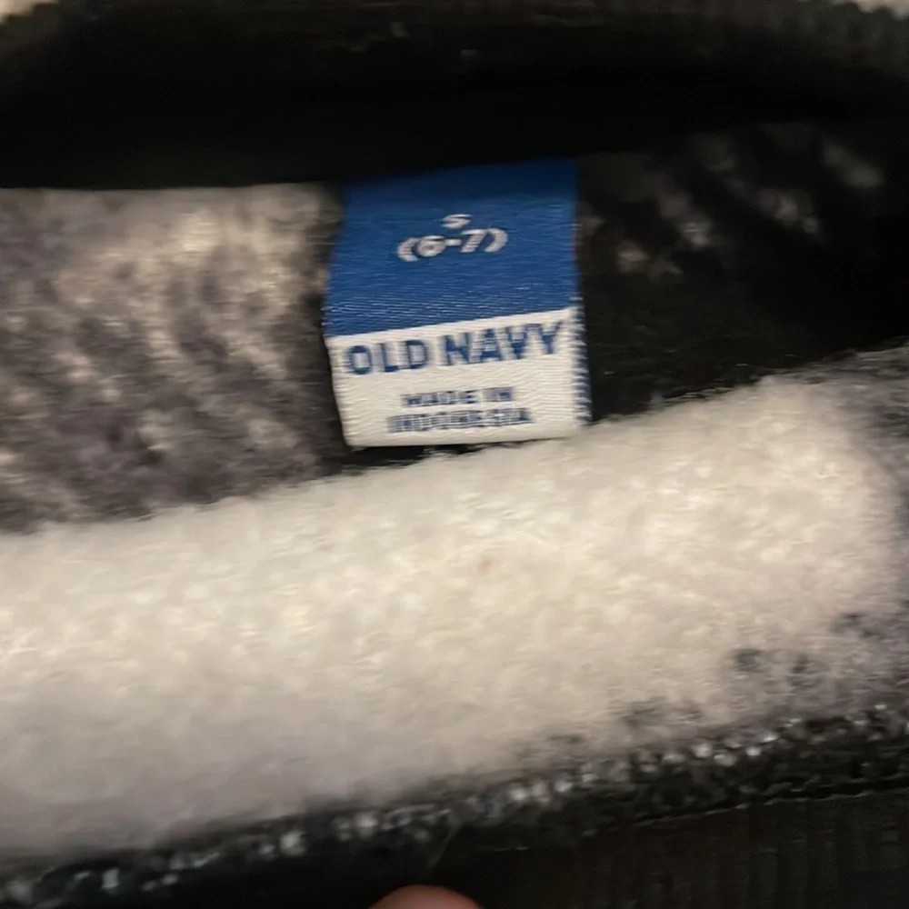 Old Navy cropped fuzzy sweater